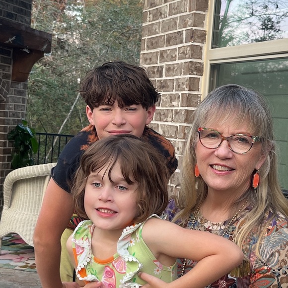 Meet your Posher, Connie - Picture 3 of 16